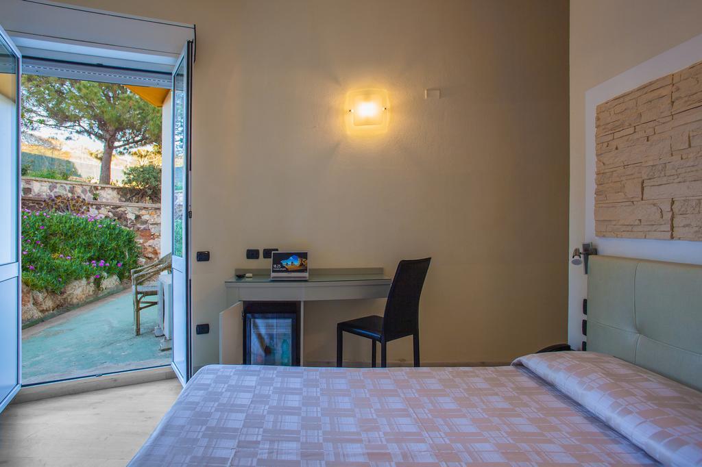 Calamosca Hotel 3*